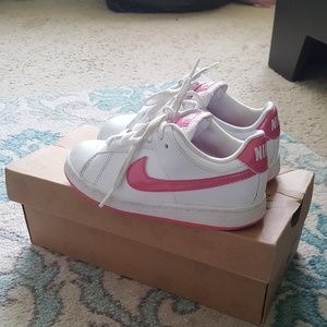 Santa Cruise Nike Sneakers